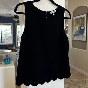 Women’s LG Monteau Scalloped Sleeveless Black Blouse/Top, Excellent Condition